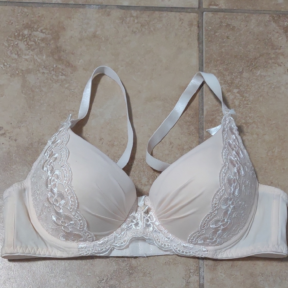 34C- Intima Elegant Cream Lace Bra